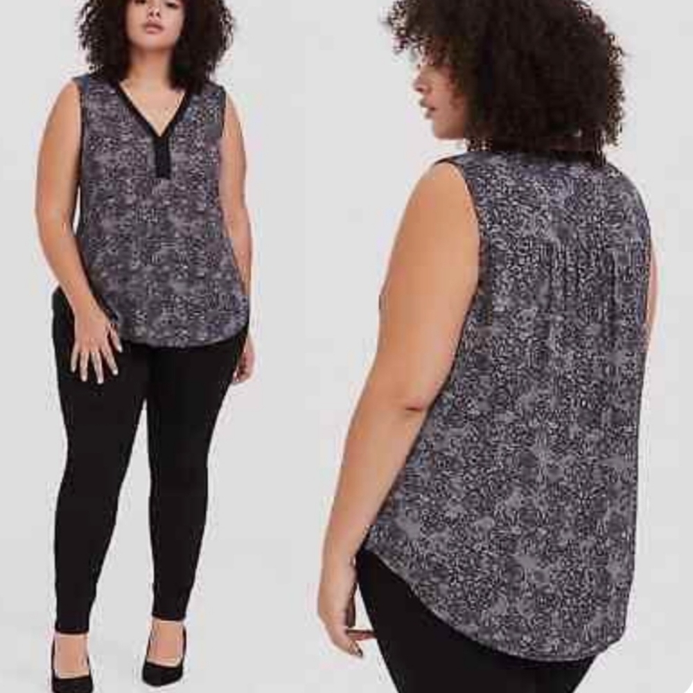 Torrid gray georgette top skulls & roses. Size 2